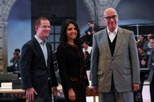 "Sólo hay dos opciones, seguir administrando la crisis o cambiar el rumbo de México”.