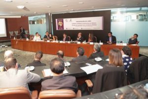 Al pretender ser parte del Legislativo o Ejecutivo, dirigentes y representantes civiles se alejan de la base social.