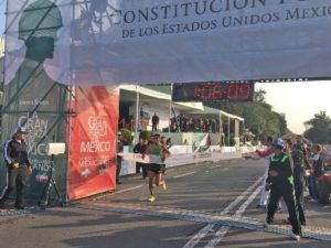 Juan Luis Barrios Nieves (militar), cruzando la meta.