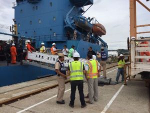 La embarcación arribó con apoyos diversos de Baja California, Durango, Sinaloa y Sonora.