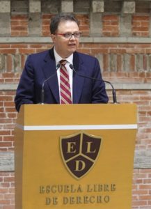 Justo homenaje para una de las personas que con su trabajo más contribuyó a la transición democrática mexicana.