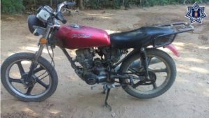 La motocicleta cuenta con reporte de robo vigente.