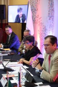 Recuperar la confianza en la democracia es defendiendo sus libertades y los derechos constitucionales.