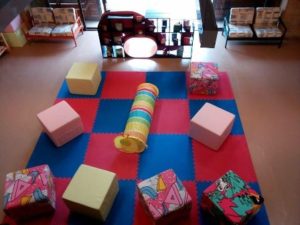 Madres y padres pueden compartir lecturas de cualquier género literario junto a sus hijos.