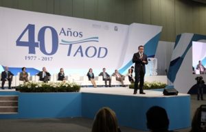 Cancelan estampilla postal por las cuatro décadas de Atención y Orientación al Derechohabiente.
