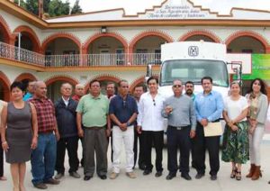Walmart de México donó un camión recolector de basura al municipio de San Agustín de las Juntas.