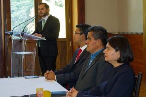 Martínez Córdoba conminó a ambos funcionarios a conducirse con estricto apego a la ley.