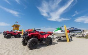 El equipo consiste en una moto acuática, una cuatrimoto, cama para heridos y equipo salvavidas.