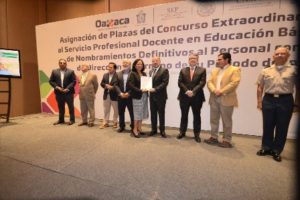 Entrega IEEPO a docentes idóneos