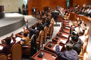 31 votos a favor de las bancadas del PRI, PAN, PRD y PT, así como los diputados de los partidos PVEM, PUP y PES.