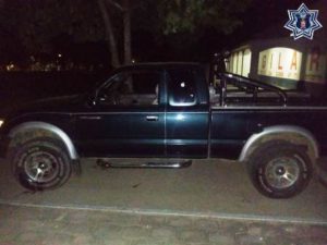 Camioneta Toyota verde obscuro, serie 4TAWM72NXWZ144378 y placas MP 8259 del Estado de México.