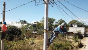 Reubican un transformador monofásico tipo poste de 25 KVA.