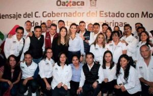 El equipo DIF Oaxaca desea a las familias oaxaqueñas un Feliz Año Nuevo 2018.