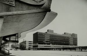 Atiende a  74 millones de derechohabientes.