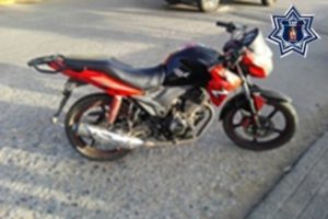 Motocicleta marca Italika, color rojo con negro, sin placa.