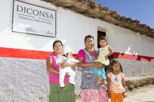 DICONSA abastece el centro del país