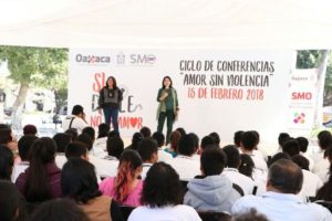 "No vamos a poder mejorar esta sociedad si no lo hacemos en equipo, mujeres y hombres".