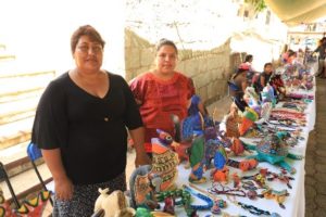 Monserrat Hernández desde hace más de 20 años se dedica a la elaboración de estas artesanías.