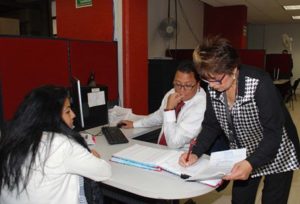 Asesoran y patrocinan juicios en materias familiar, penal, civil y mercantil, sin costo.