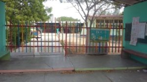 Suspenden actividades 53 mil 786 docentes en 12 mil 016 planteles educativos.