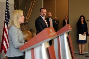 “De lo que se trata este acuerdo es de establecer un frente de trabajo común en pro de la legalidad".