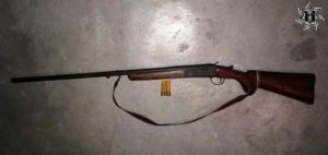 Escopeta calibre 20, marca Steven, modelo 94, matrícula 555.