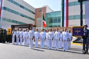 Entregó una condecoración y 12 reconocimientos al mérito.