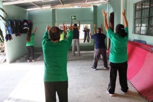 Niños, jóvenes y adultos, deben participen activamente en lograr un adecuado equilibrio.