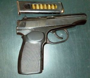 Arma de fuego corta, calibre 380, marca Macarov, matrícula EX5044, modelo M 9x18 mm.