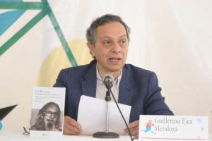 Egea consideró que todo joven con inclinación al cambio hacia la izquierda debería leer el libro de Anguiano como introducción o ventana a un pasado no tan remoto.