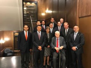 El hospital canadiense generará mil empleos permanentes.