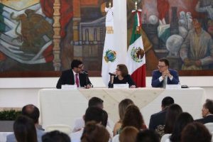 Intercambio de ideas y discrepancia