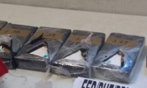 Aseguran 100 paquetes de cocaína, cada uno con un peso de un kilogramo.