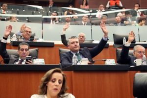 La Asamblea hace un llamado a las autoridades competentes y a todos los actores que participan en el proceso electoral de 2018 a no criminalizar anticipadamente a las víctimas.