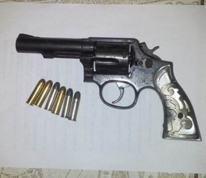 Pistola tipo revólver, marca Smith & Wesson, calibre 38 Special, matrícula AYE4341, modelo 10-8.