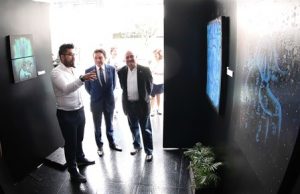 Sigue la corriente artística desarrollada por Rufino Tamayo y Francisco Toledo.