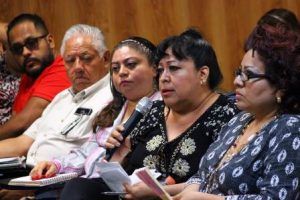 Discuten derechos de protección a la intimidad, confidencialidad y privacidad.