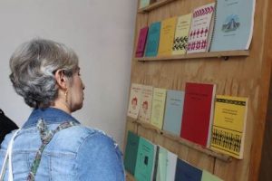 Presentan libros y materiales escritos en lenguas originarias de Oaxaca.