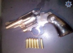 Pistola revólver calibre 38SPL, Heabybarrel, sin matrícula.