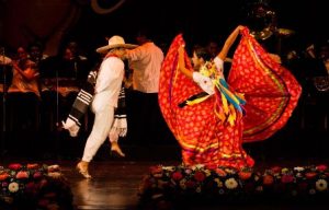 En el Teatro Macedonio Alcalá otorgan Galardón “Guelaguetza”.