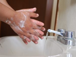 Exhortan a la población a intensificar hábitos saludables.