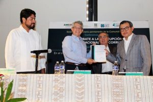 La conferencia fue dictada en el marco de la firma de convenio de colaboración entre el CIDE y el IAIPO.