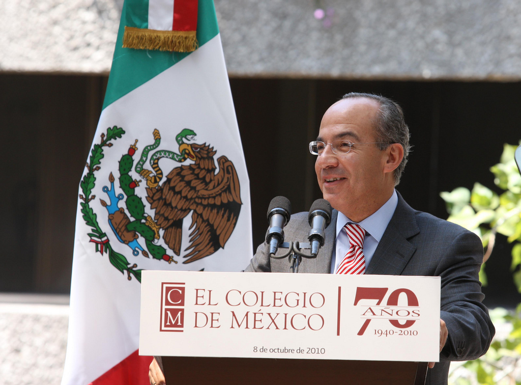 Protestan ante Felipe Calderón en el aniversario 70 del Colegio de México