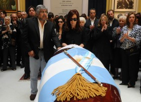 Velan restos de Kirchner en la Casa de Gobierno de Argentina