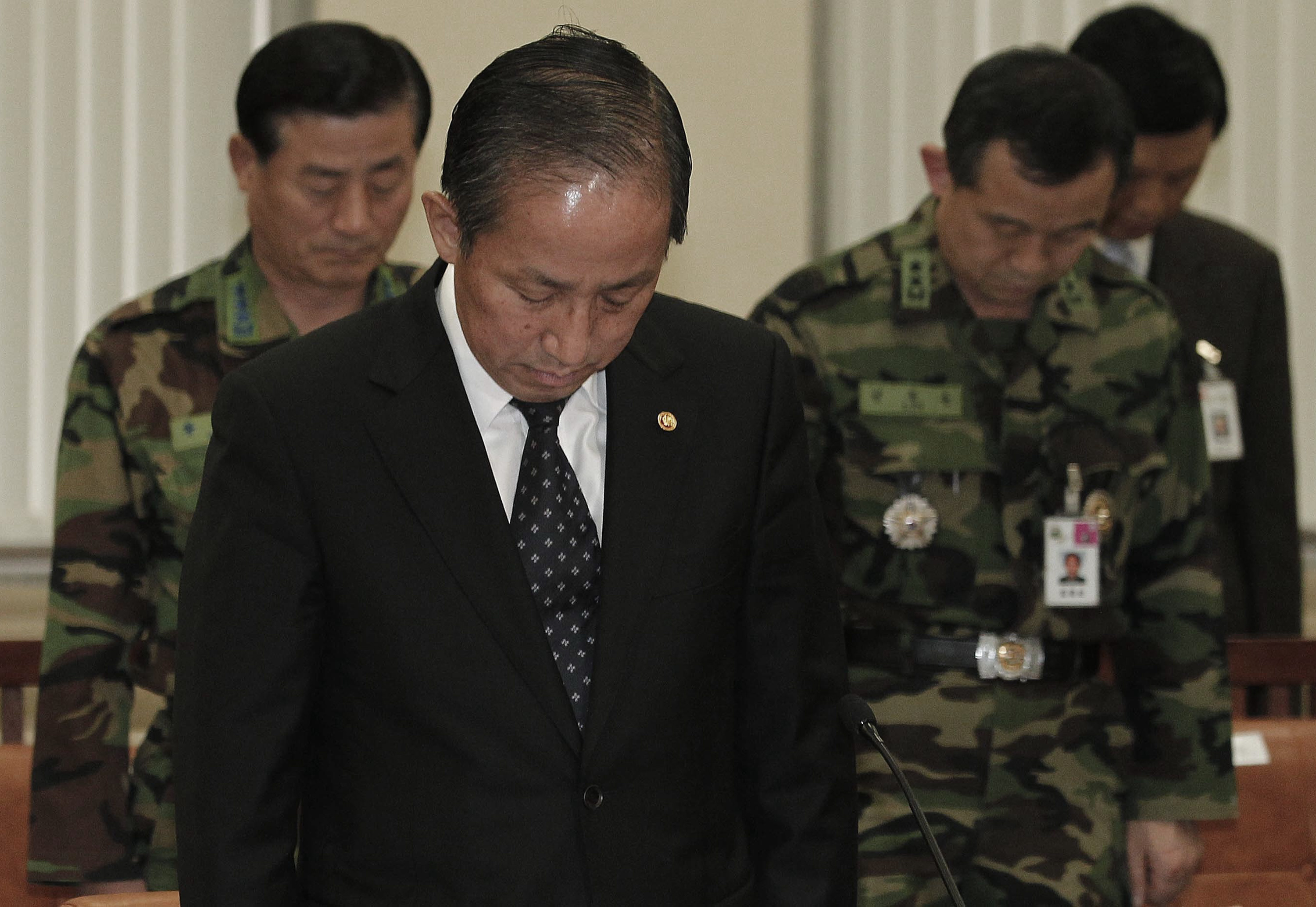 Renuncia ministro surcoreano de Defensa tras ataque de Corea del Norte