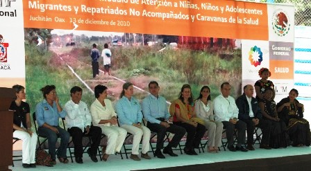 Entre ventarrones, inauguran Margarita Zavala y Gabino Cué módulos para menores migrantes indocumentados   