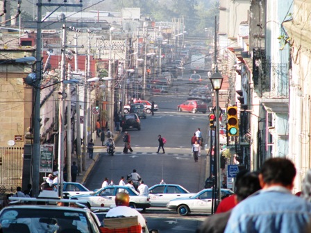 Liberan un carril de las calles bloqueadas del Centro Histórico de Oaxaca