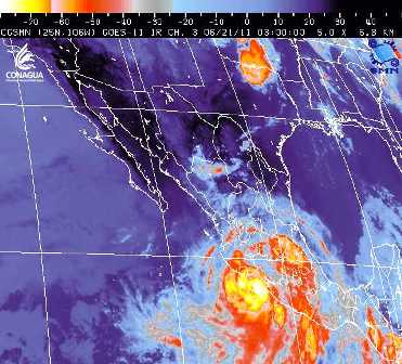 El huracán Beatriz frente a las cosas del Pacífico Central de México