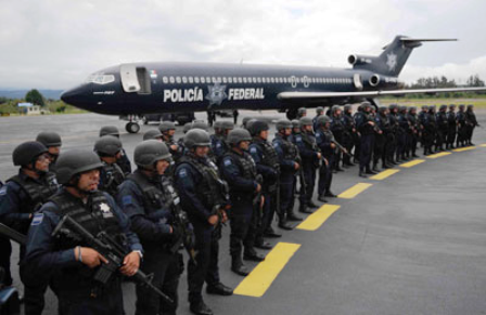 Mil 800 elementos de la Policía Federal llegan a Michoacán, ante enfrentamiento con Templarios