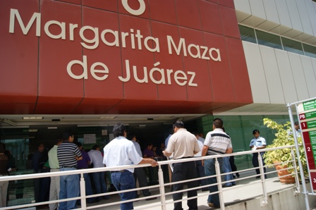 Demandan trabajadores del gobierno de Oaxaca pago de salarios